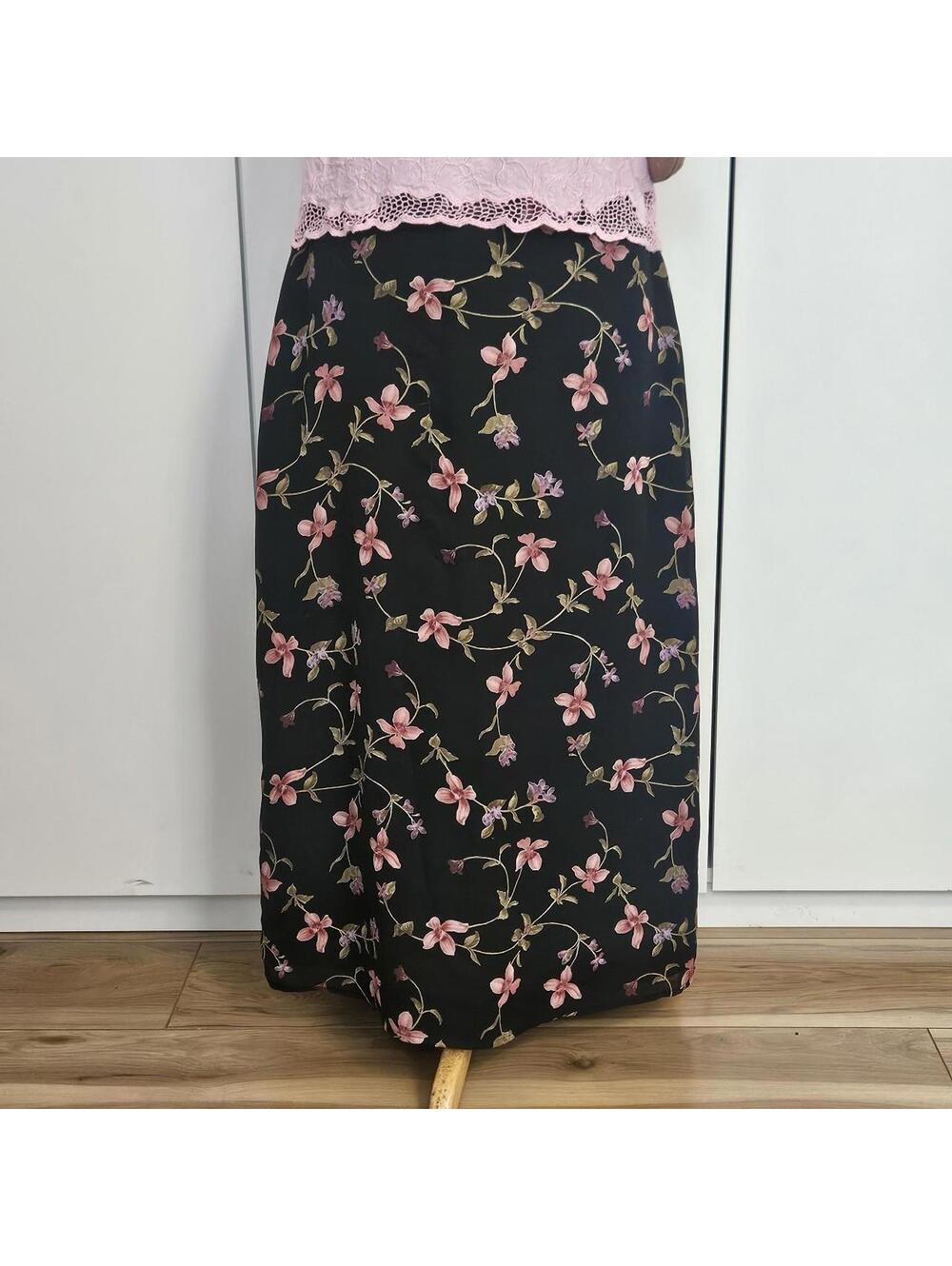VTG Norton McNaughton Petites size 10 black floral Skirt Whimsigoth